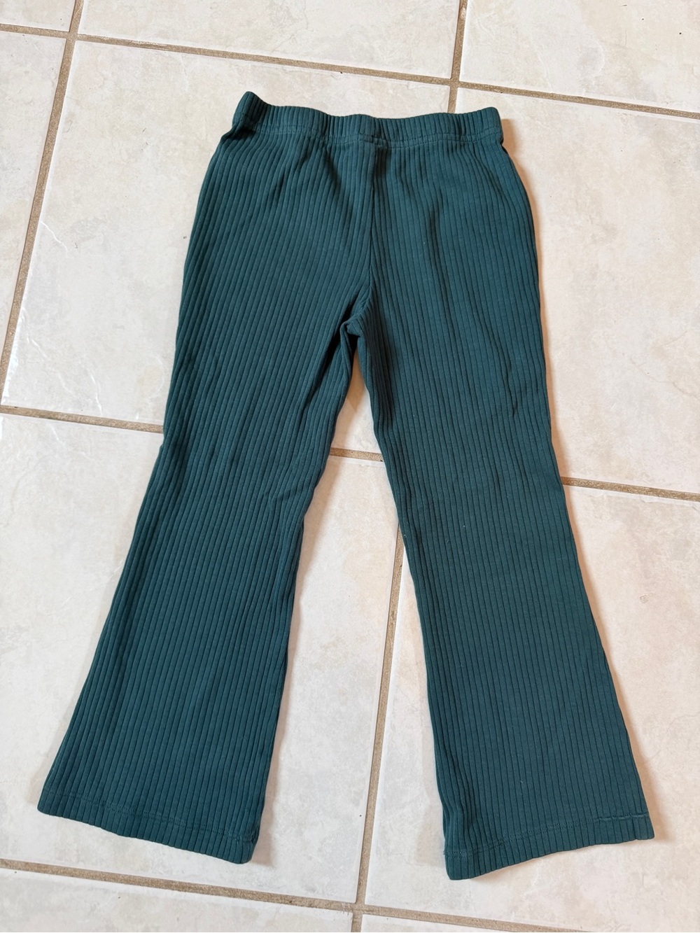 Hanna Andersson ribbed green flare leggings for girls
